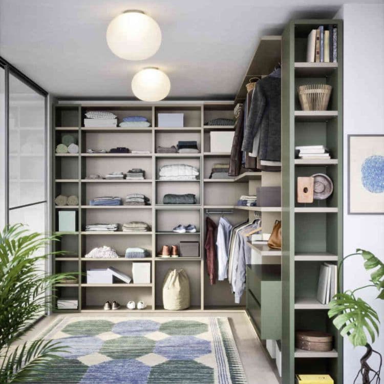 what is the average size of a master bedroom walk-in wardrobe